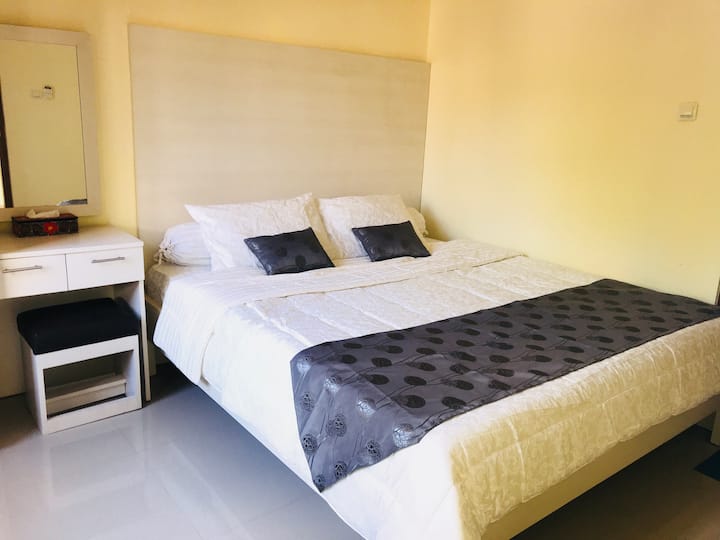 חדר אורחים קומה ראשונה 