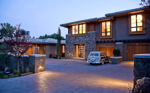 Luxurious Mountain Modern Home in downtown Ketchum