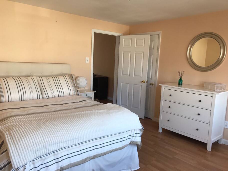Main Bedroom with Queen bed