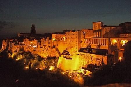 Top 20 pitigliano vacation rentals, vacation homes & condo rentals ... Camino decorazione Altar