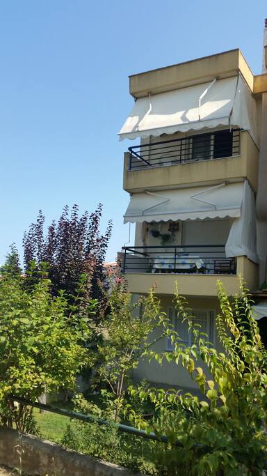 ΠΡΟΣΘΙΟ ΜΠΑΛΚΟΝΙ ΣΑΛΟΤΡΑΠΕΖΑΡΙΑΣ(ΣΤΟ ΔΕΥΤΕΡΟ ΟΡΟΦΟ)ΙΣΟΓΕΙΟ ΚΑΙ ΔΥΟ ΟΡΟΦΟΙ.
