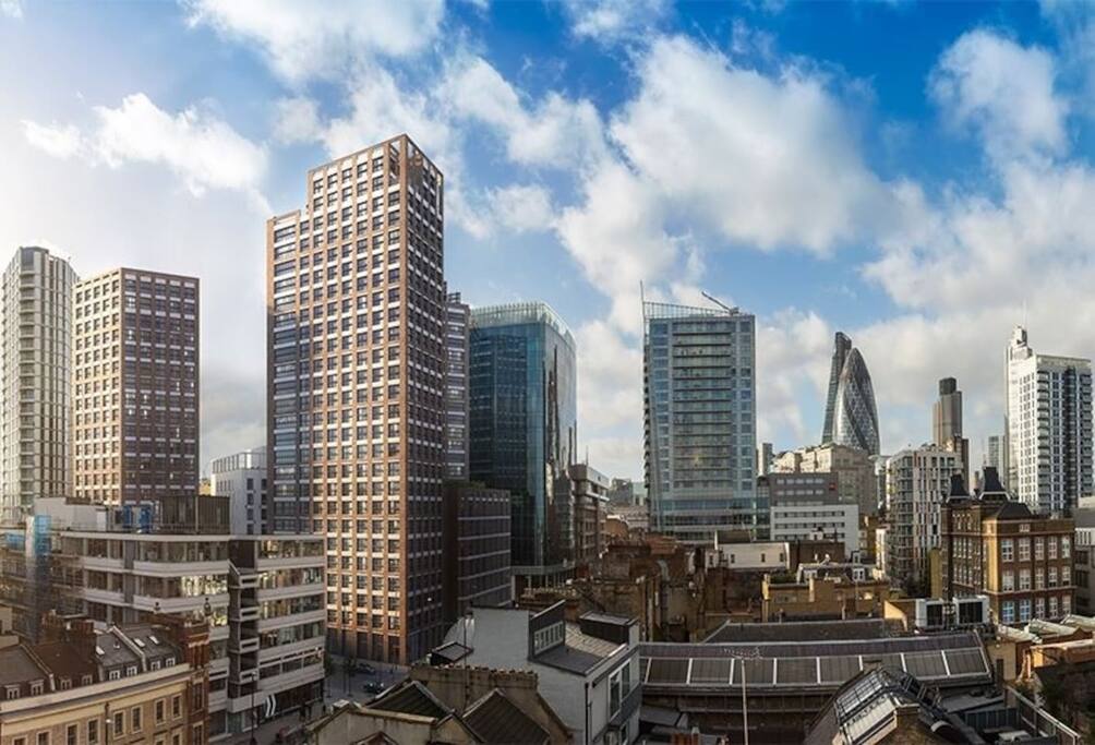 Stylish city living in a super convenient location!