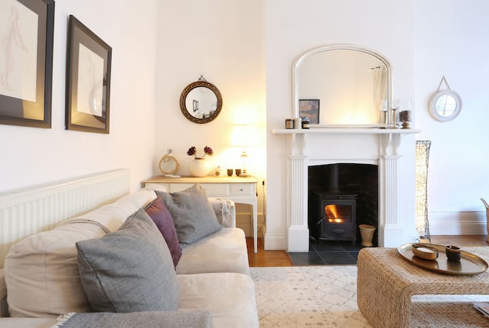 Character luxe cottage close to beach