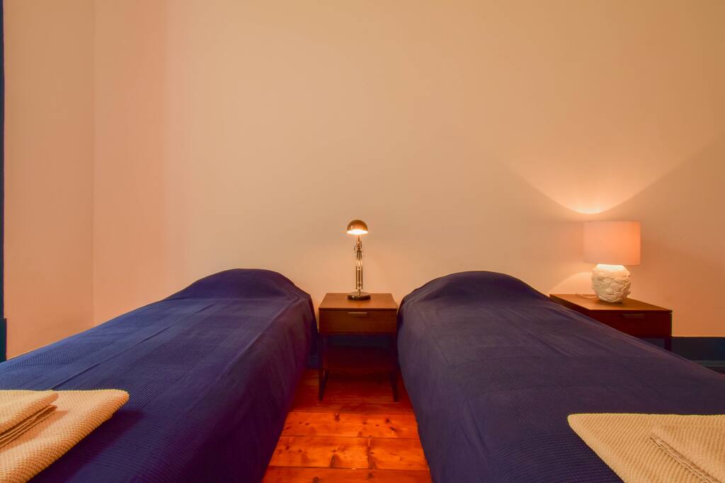 Twin bedroom