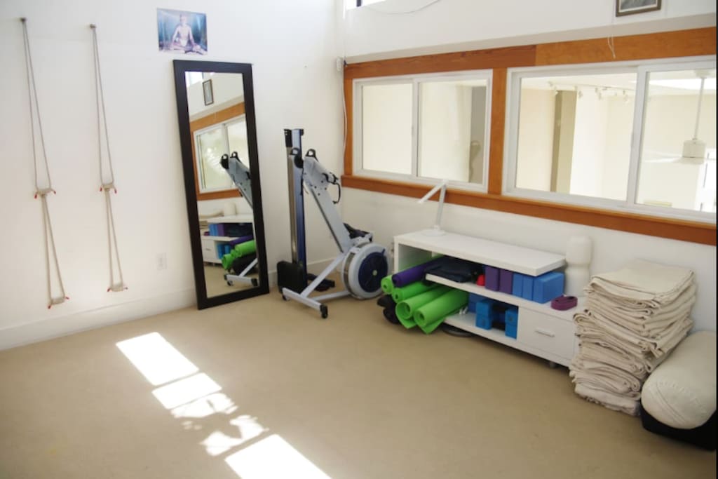Small Yoga Room with Rowing Machine!