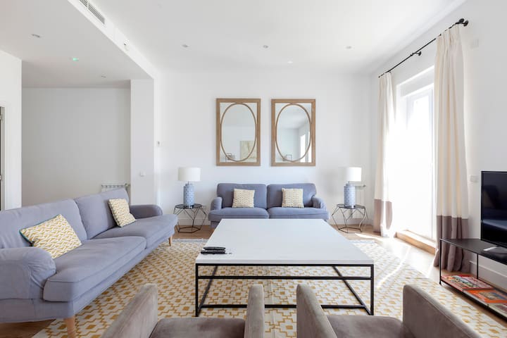 PENTHOUSE 4 BR, 4 BA & 60M2 TERRACE gallery image 3