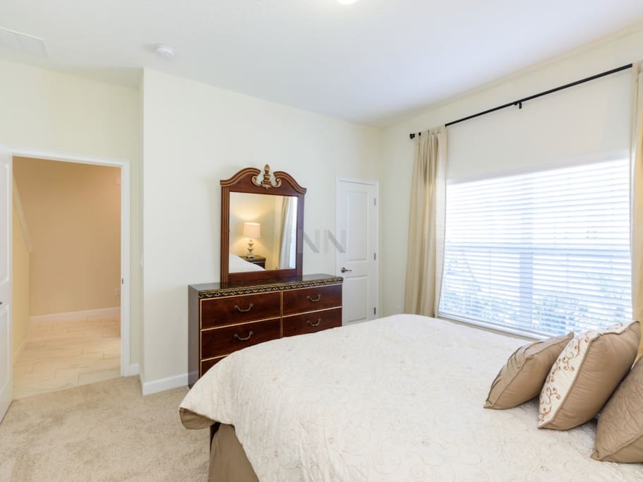 Bedroom,Indoors,Room,Cabinet,Furniture