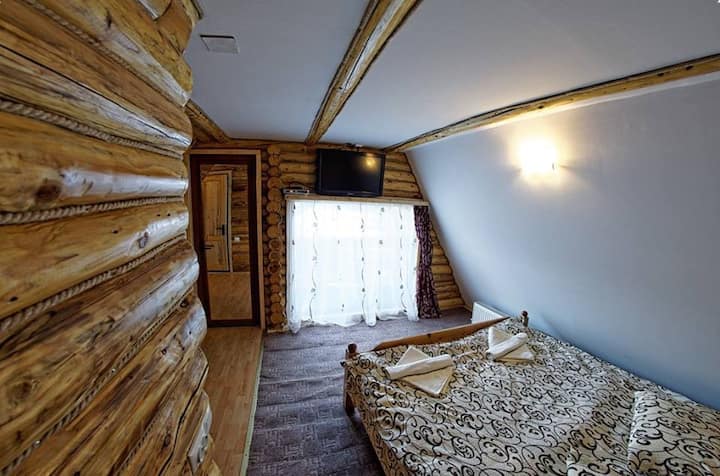 נוף מהחדר עם מיטה זוגית של דירה מס '7