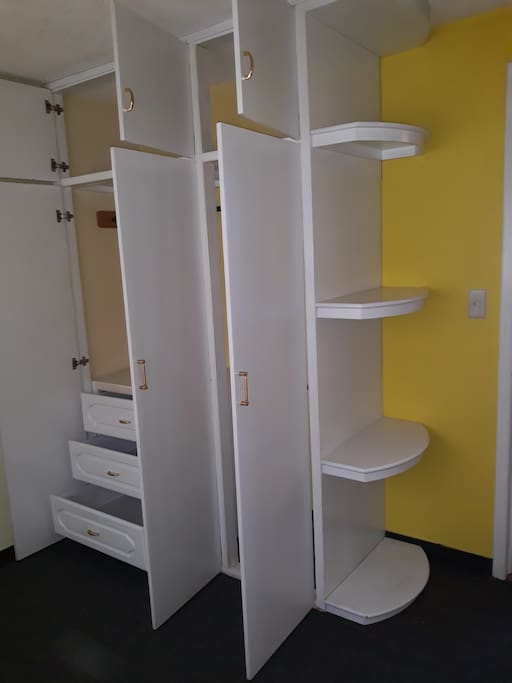 3 dormitorios equipados con closeth