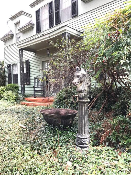 Walkable to downtown, Wilcox, Hitchcock Woods and Museum.