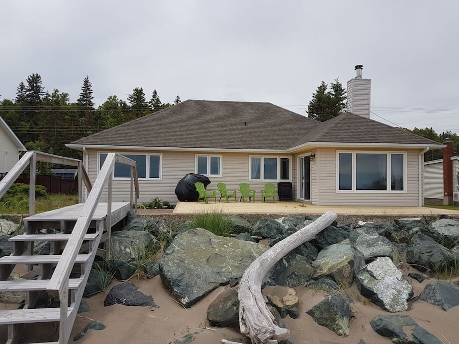 Youghall Beach Oasis! Relax,golf,fish,kayak swim) Cabins for Rent in Bathurst, New Brunswick