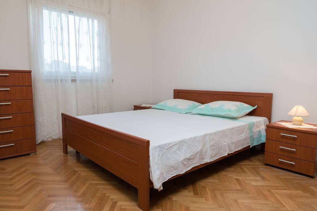 soba s velikin braćnin krevrleton
