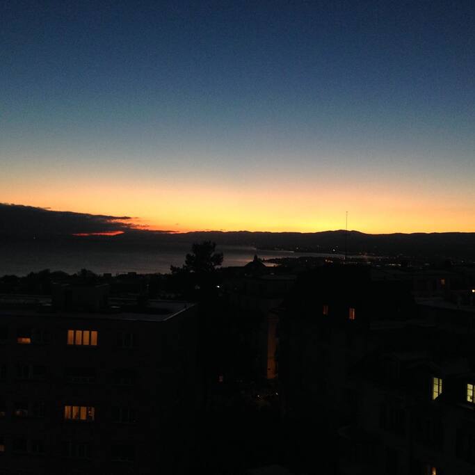 View from the balcony (by night) / vue depuis le balcon la nuit