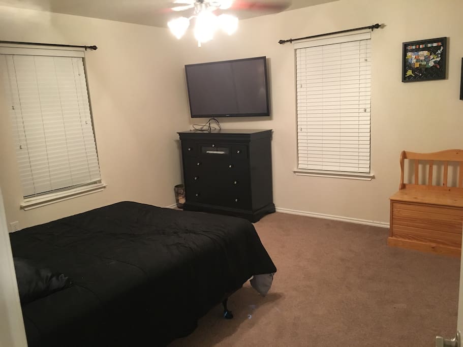 HUGE TV, ceiling fan and walk in closet