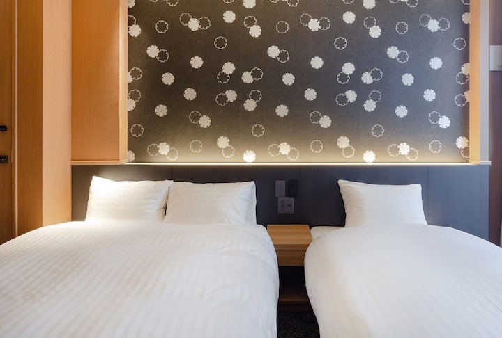 There is a double bed and a single bed.