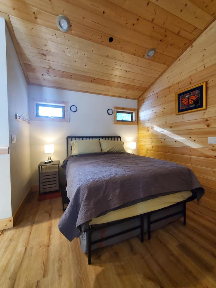 Მყარი ლეიბი და 4" MemoryFoam ზედაპირი