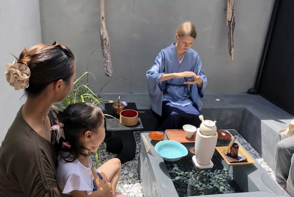 坪庭での煎茶のお手前