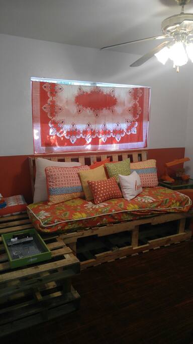 living space/sleeps 2 on comfy cozy pallet sofa