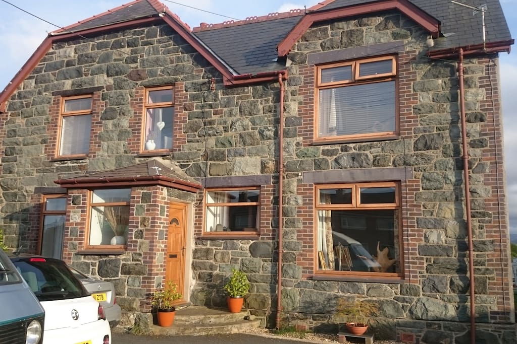 Traditional Welsh School Master's House Houses for Rent in Gwynedd