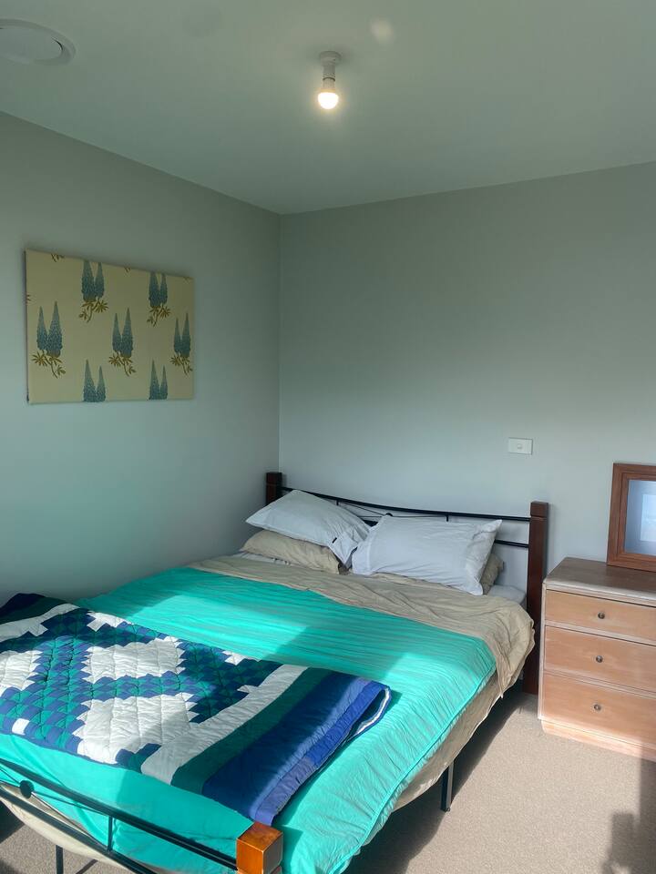Queen bed room