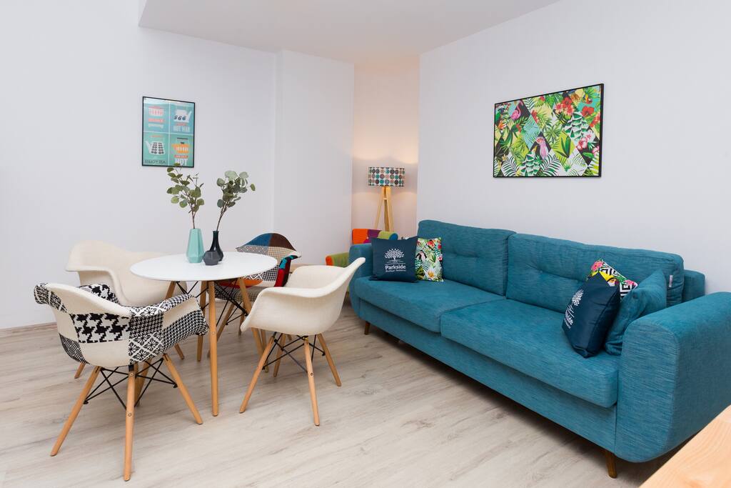 Living room (double pull-out couch)