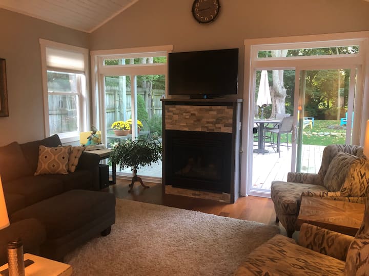 Little Blue Retreat - South Haven, MI
