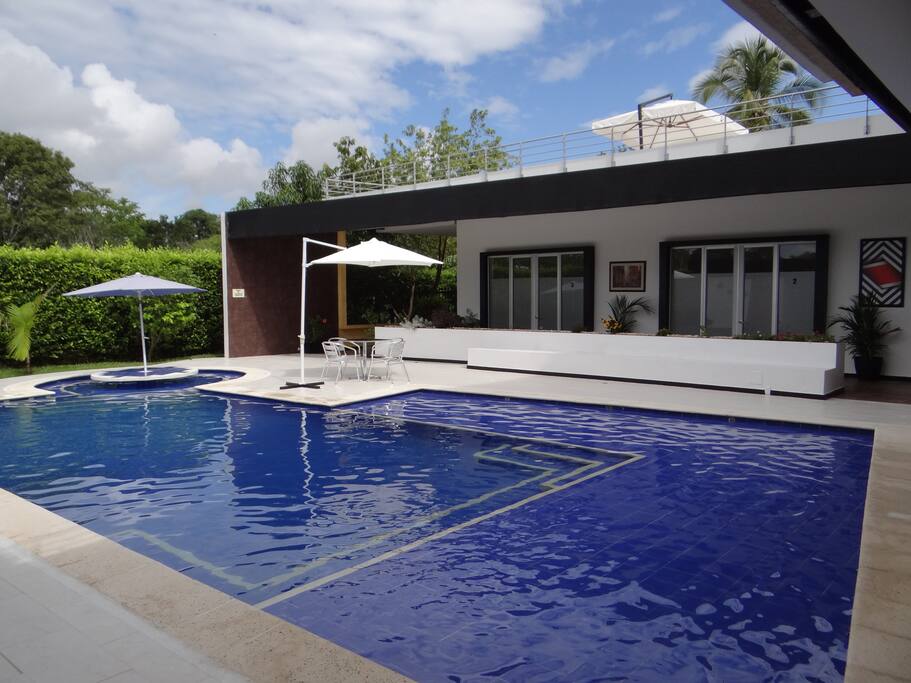 PISCINA