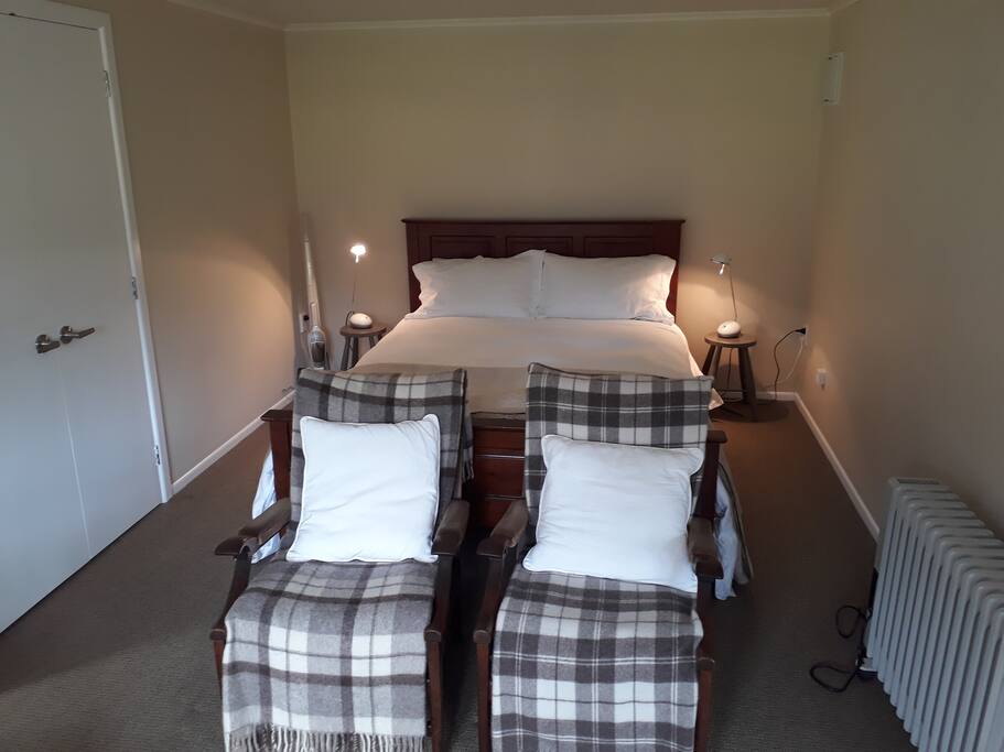 Queen bed