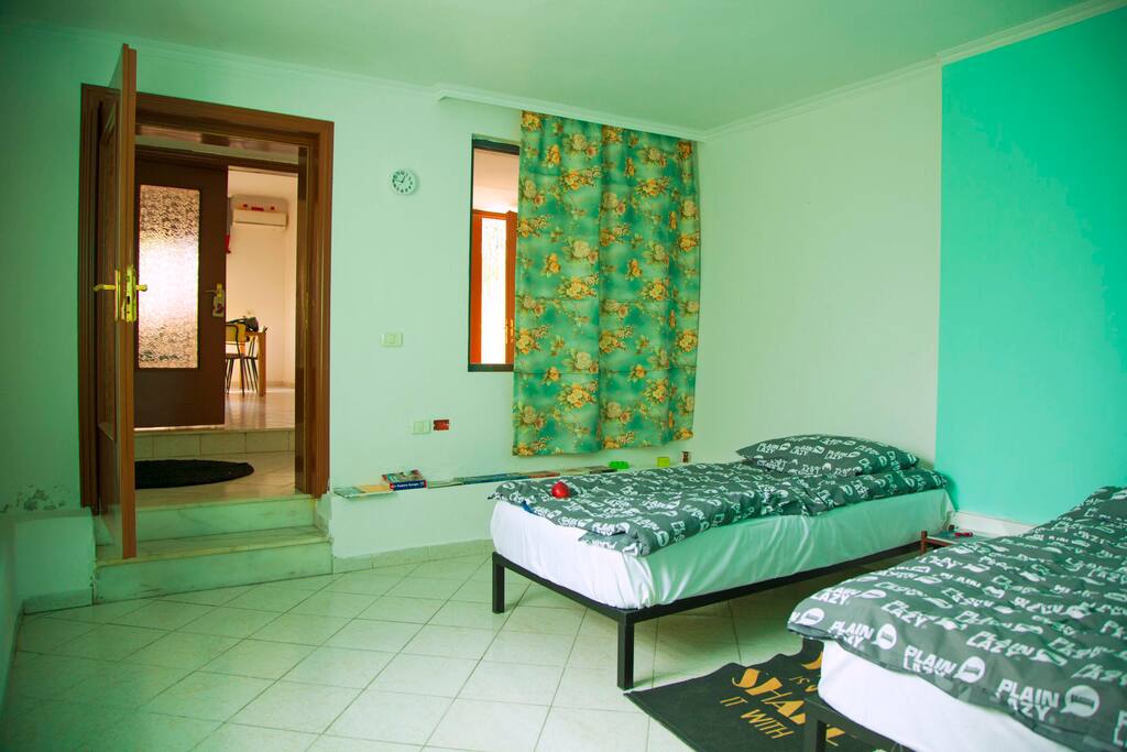 Elegantly designed private twin with shared new bathroom on the floor. The room has free wireless internet free of charge for our guests. In the room, for each bed, we provided reading lights, electricity plugs, clean sheets and towels.