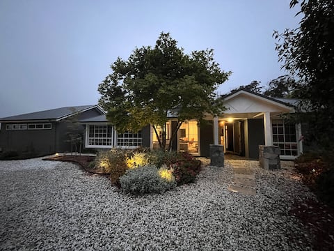 Kalamunda Estate with Pool, Fire Pit & BBQ Deck