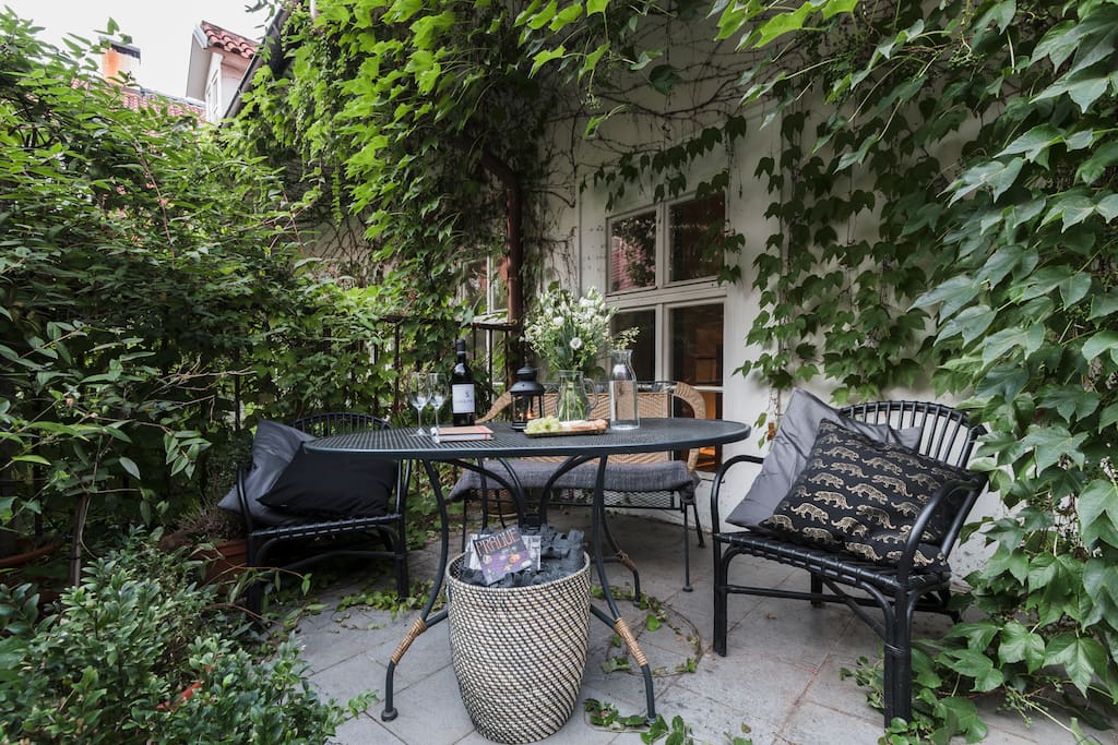 Feel free to enjoy a romantic glass of wine, a family dinner or even some quiet time on you own - you won't be disturbed by anyone as the terrace is quite secluded from the rest of the building.