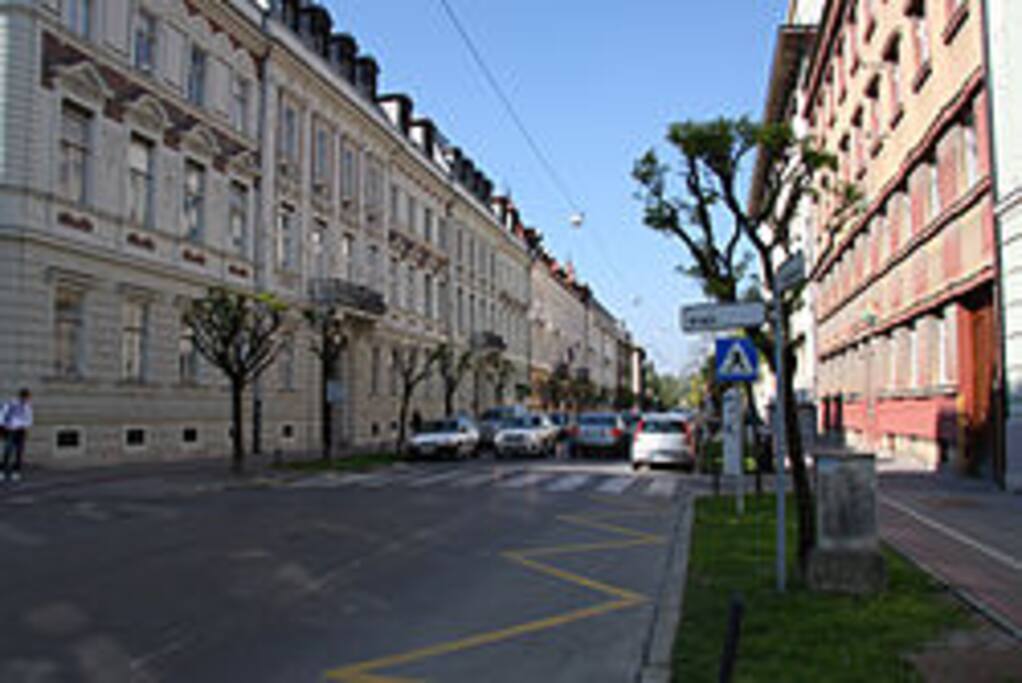 Location, location, location! Just outside the pedestrian zone, so you can drive to the apartment and with its own free parking