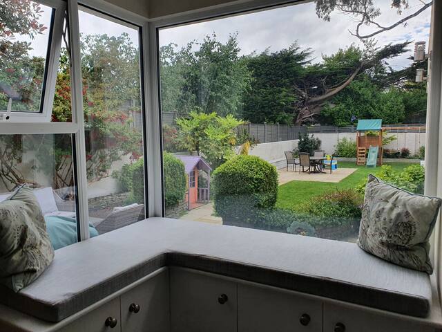 Blackrock near the sea large home and garden gallery image 4