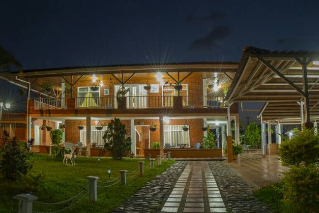 Fachada frontal - Front facade