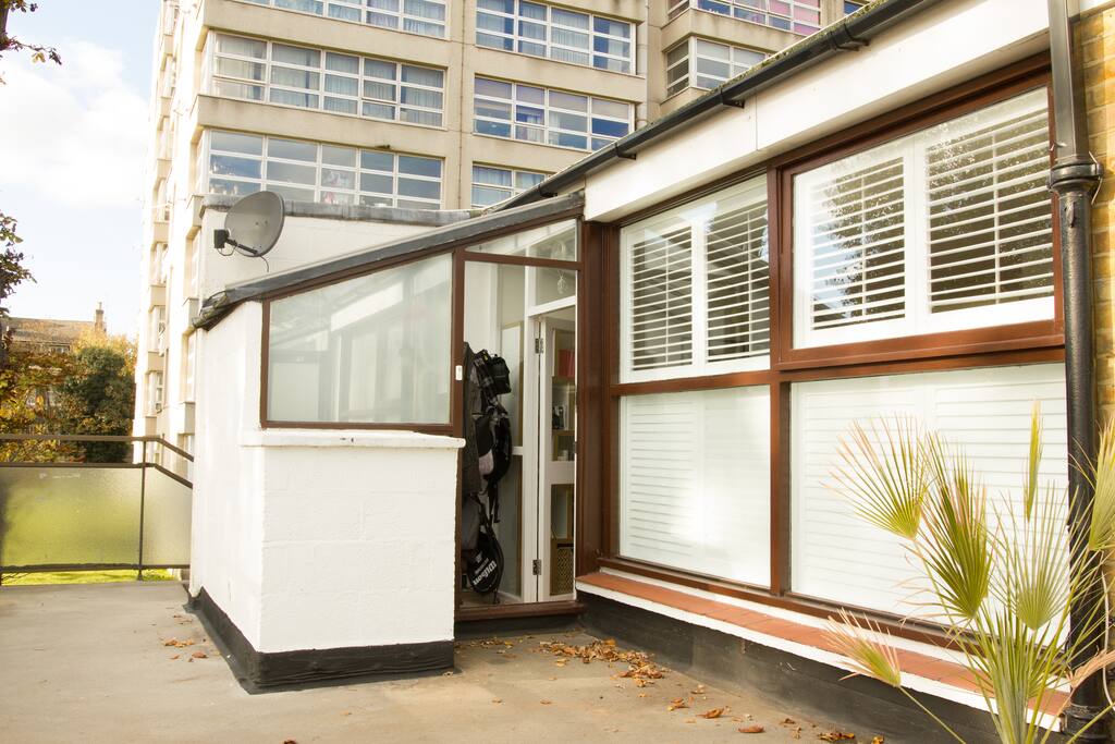 Entrance to the apartment.