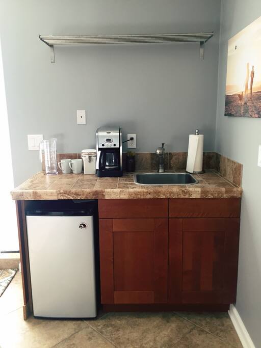 Mini-fridge with ice cubes, cups, mugs, and coffee supplied!