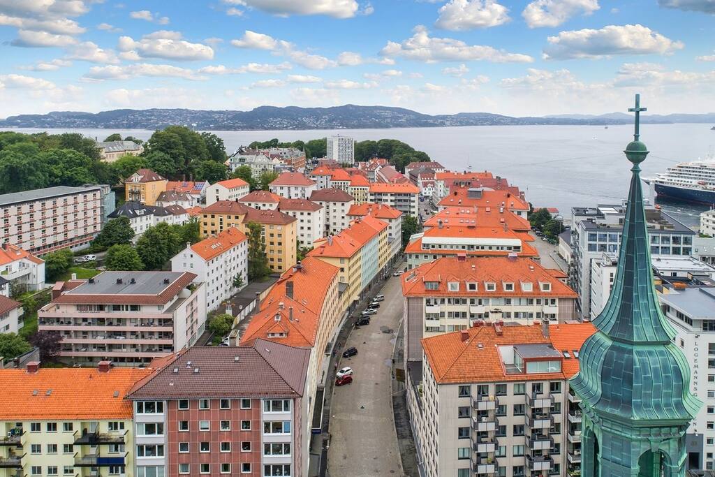 The address of the apartment is Strandgaten 207 witch is located on the small and idyllic peninsula of Nordnes ca. 7 min from the city center
