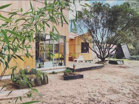 Top Airbnb: Canyon beach cabin ~ cosy&surf in Longeville Sur Mer