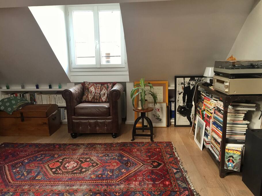 Living room / comic books