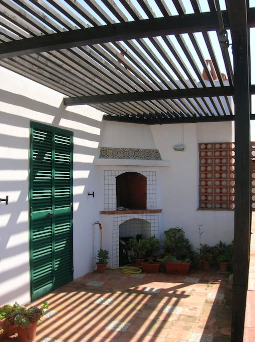Terrace with barbecue fireplace - terrazza con camino per grigliate