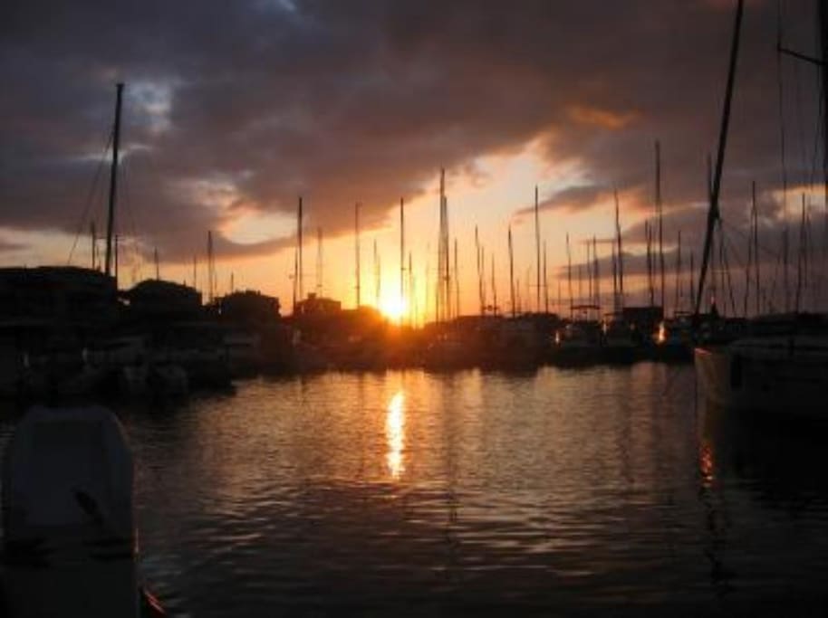 coucher de soleil sur le port