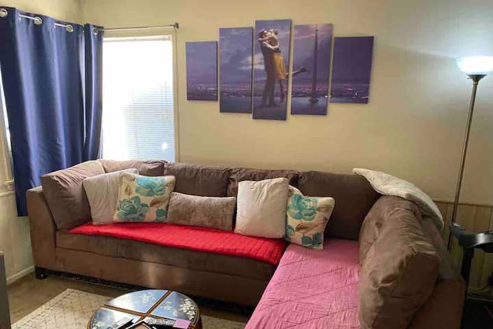 Charming Bedroom In Quiet House-like Charmer - Burbank, CA