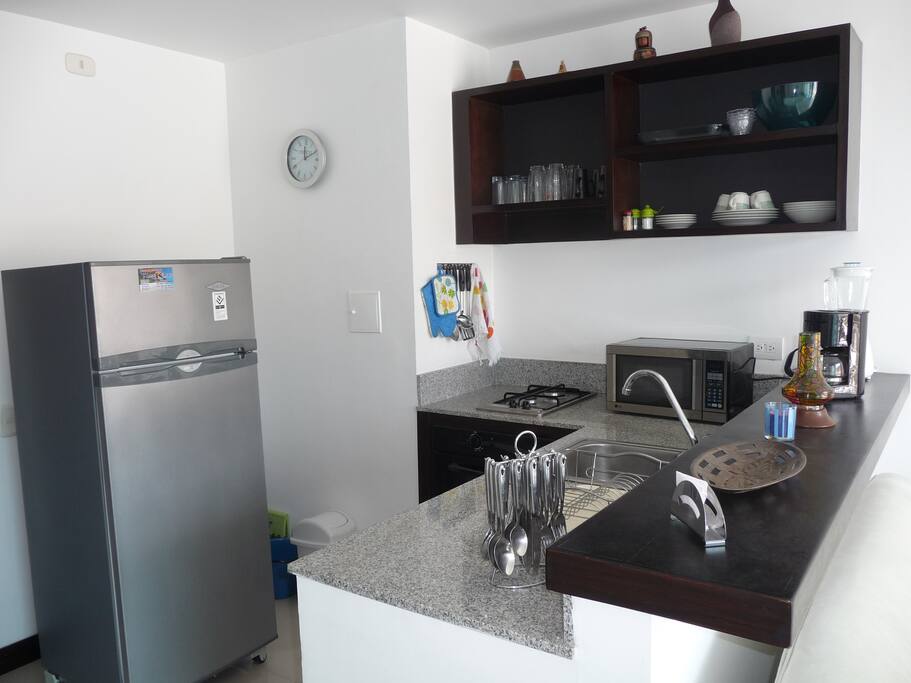 Con cocina integral y utensilios disponibles para su uso.
