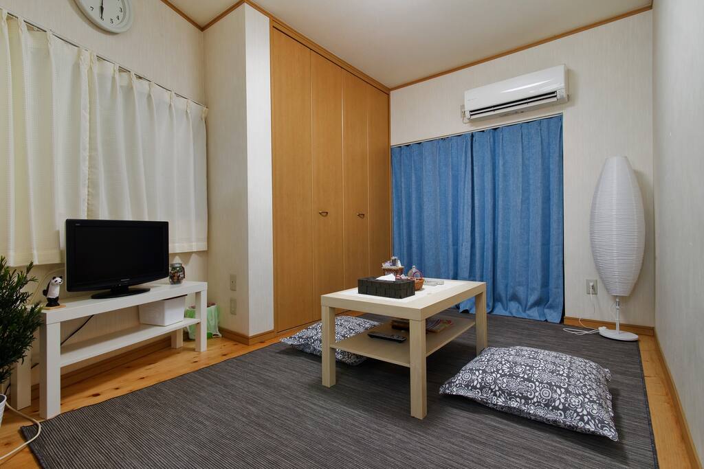 living room with TV,table