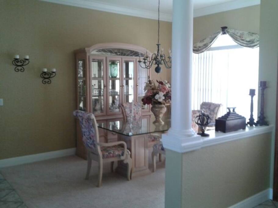 Formal dinning room