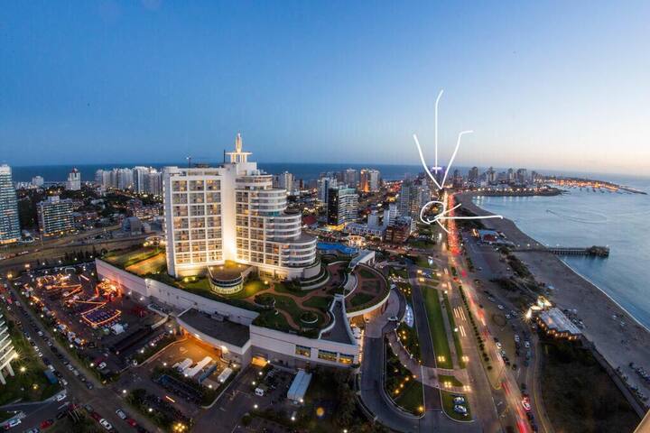 La mejor zona de Punta del Este!    Frente al mar.