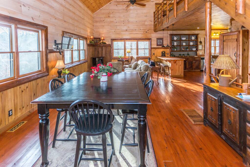 Dining area on Main level