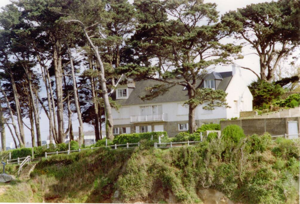 La maison vue de la mer