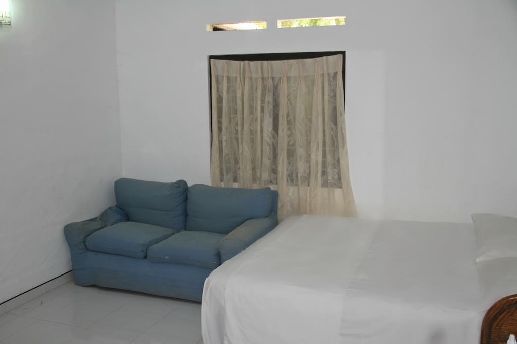 Bed Room With Extra Bed