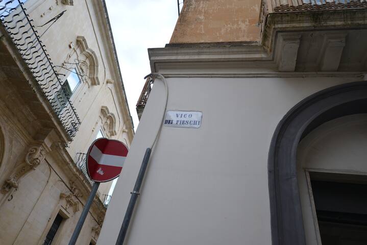 Apartament con terrazza nel centro storico Lecce gallery image 2